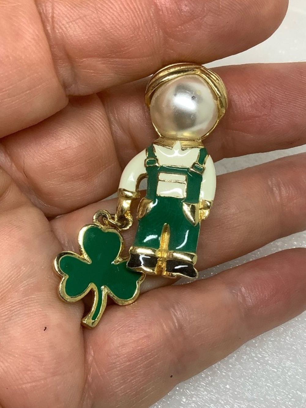 Gold-Tone Green Shamrock 2” Pearl Doll Pin